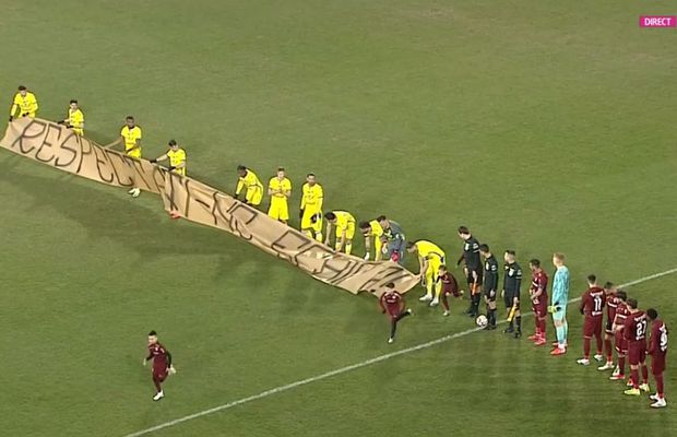 Protest înainte de CFR Cluj - Petrolul » Ce mesaj au afișat fotbaliștii