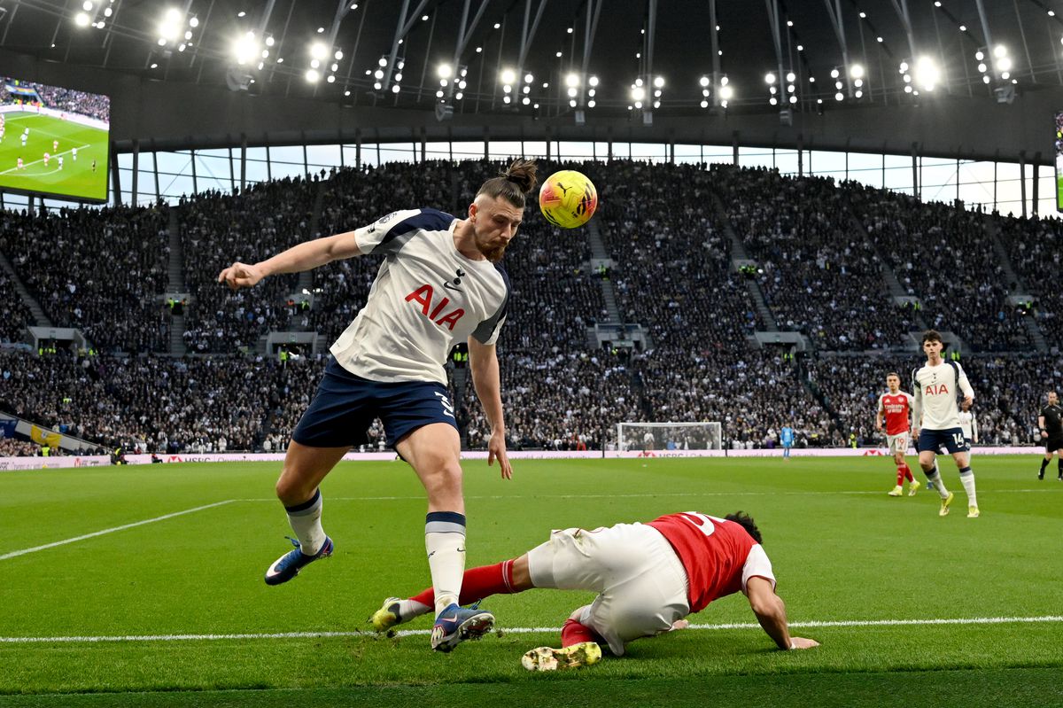 Englezii l-au luat la bani mărunți pe Radu Drăgușin după Tottenham - Arsenal: „Românul a fost...”