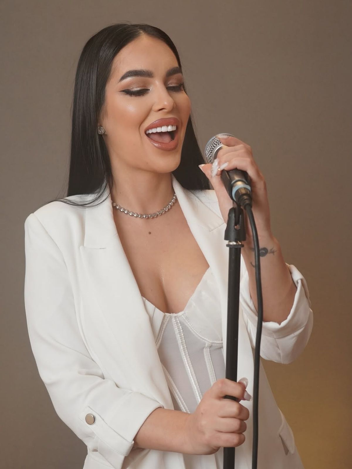 Amelia Noir, noua iubită a lui Dragoș Nedelcu