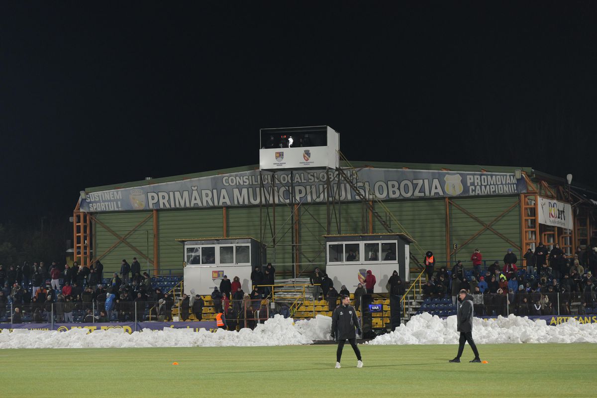 Nemaivăzut! I-au transformat în „alpiniști”: soluții tehnice periculoase la Slobozia - Craiova