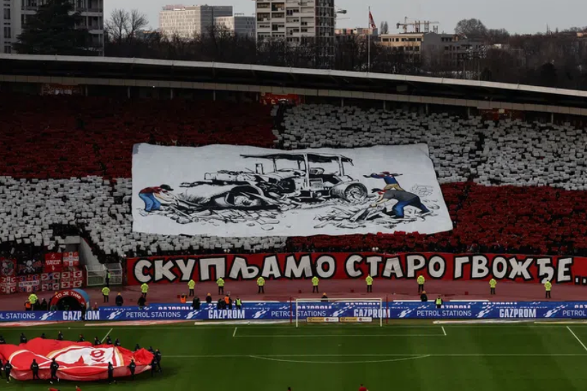 Au făcut scandal și au pierdut! Rivalii au incendiat arena la derby