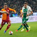 Leroy Sane, în galben-roșu, a înscris pentru Galatasaray la scorul de 0-0, dar golul i-a fost anulat / Foto: Imago