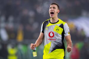 Un club imens și l-a adjudecat pe Nico Schlotterbeck » AS: „E ca și semnat”