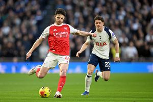 Tottenham - Arsenal » Radu Drăgușin, titular în derby-ul nordului Londrei
