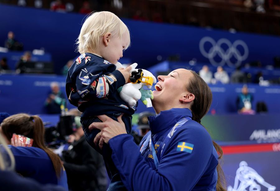 Aurul olimpic cucerit pe gheață și oferit copiilor: „Au înțeles că se va întâmpla ceva mare”