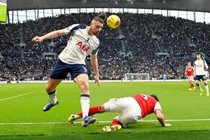Englezii l-au luat la bani mărunți pe Radu Drăgușin după Tottenham - Arsenal: „Românul a fost...”
