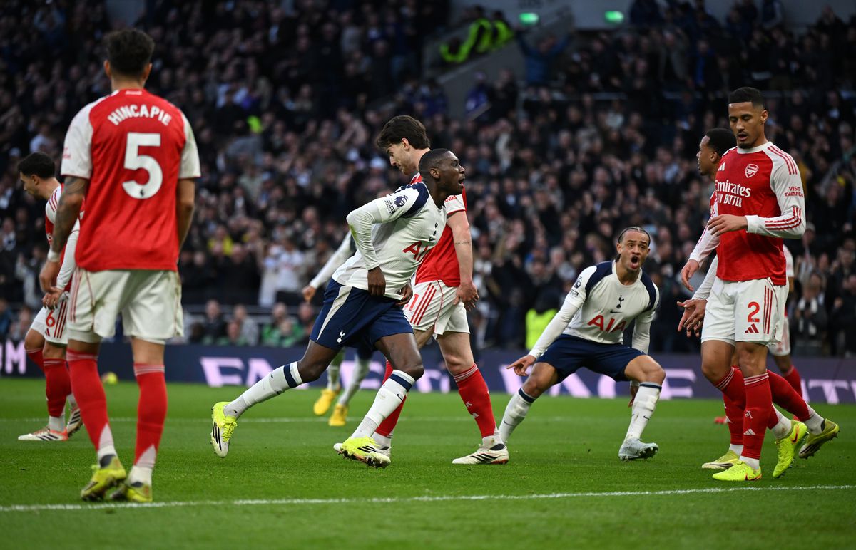 Englezii l-au luat la bani mărunți pe Radu Drăgușin după Tottenham - Arsenal: „Românul a fost...”