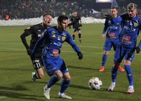 Unirea Slobozia - Universitatea Craiova, primul meci în nocturnă pe „1 Mai” » Oltenii au cerut penalty