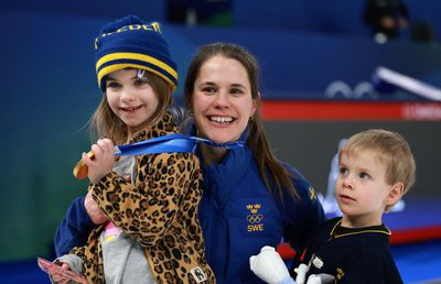 Aurul olimpic cucerit pe gheață și oferit copiilor: „Au înțeles că se va întâmpla ceva mare”