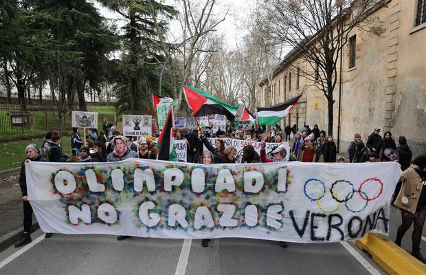 Proteste în stradă cu câteva ore înainte de ceremonia de închidere a Jocurilor Olimpice: „Monstruozități din bani publici”