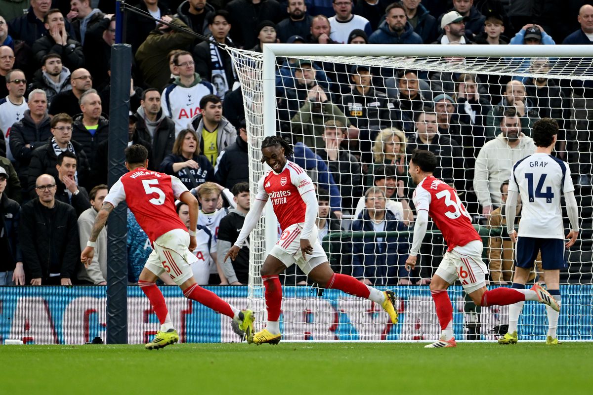 Englezii l-au luat la bani mărunți pe Radu Drăgușin după Tottenham - Arsenal: „Românul a fost...”