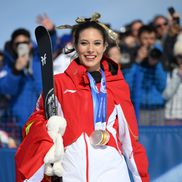 Eillen Gu și cele trei medalii cucerite la JO 2026 FOTO Guliver/GettyImages