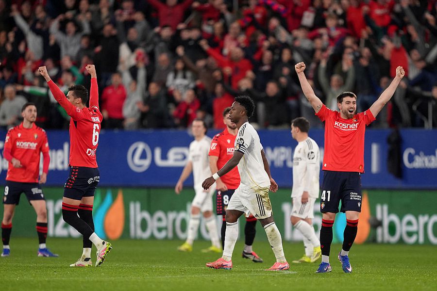 Jucătorii celor de la Osasuna sărbătoresc victoria cu Real Madrid FOTO: GettyImages Pamplona, „El Encierre” și Real Madrid