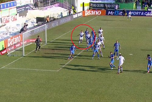 FC Argeș a deschis scorul cu Farul în startul reprizei a doua, prin Ricardo Matos. Faza a fost analizată la VAR de Istvan Kovacs, care a validat golul.