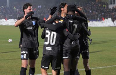 Liderul „le-a stins” nocturna » Universitatea Craiova a stricat sărbătoarea Unirii Slobozia și se desprinde în fruntea Superligii