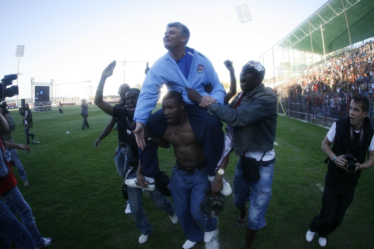 Detalii de culise despre implicarea actualului selecționer în Dosarul Valiza: „Eram în cameră când vorbea la telefon cu Răducanu. Am avut o primă mare să batem CFR”