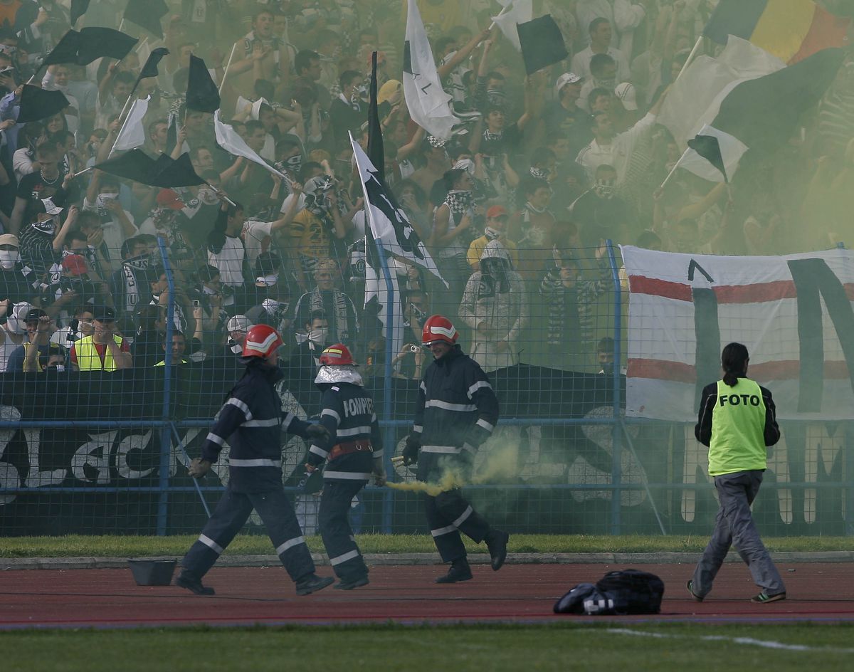 Detalii de culise despre implicarea actualului selecționer în Dosarul Valiza: „Eram în cameră când vorbea la telefon cu Răducanu. Am avut o primă mare să batem CFR”