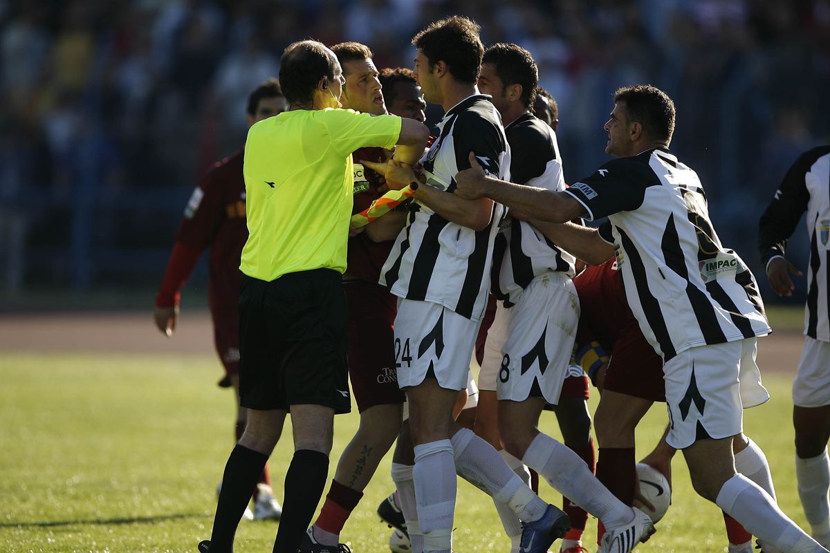 Detalii de culise despre implicarea actualului selecționer în Dosarul Valiza: „Eram în cameră când vorbea la telefon cu Răducanu. Am avut o primă mare să batem CFR”