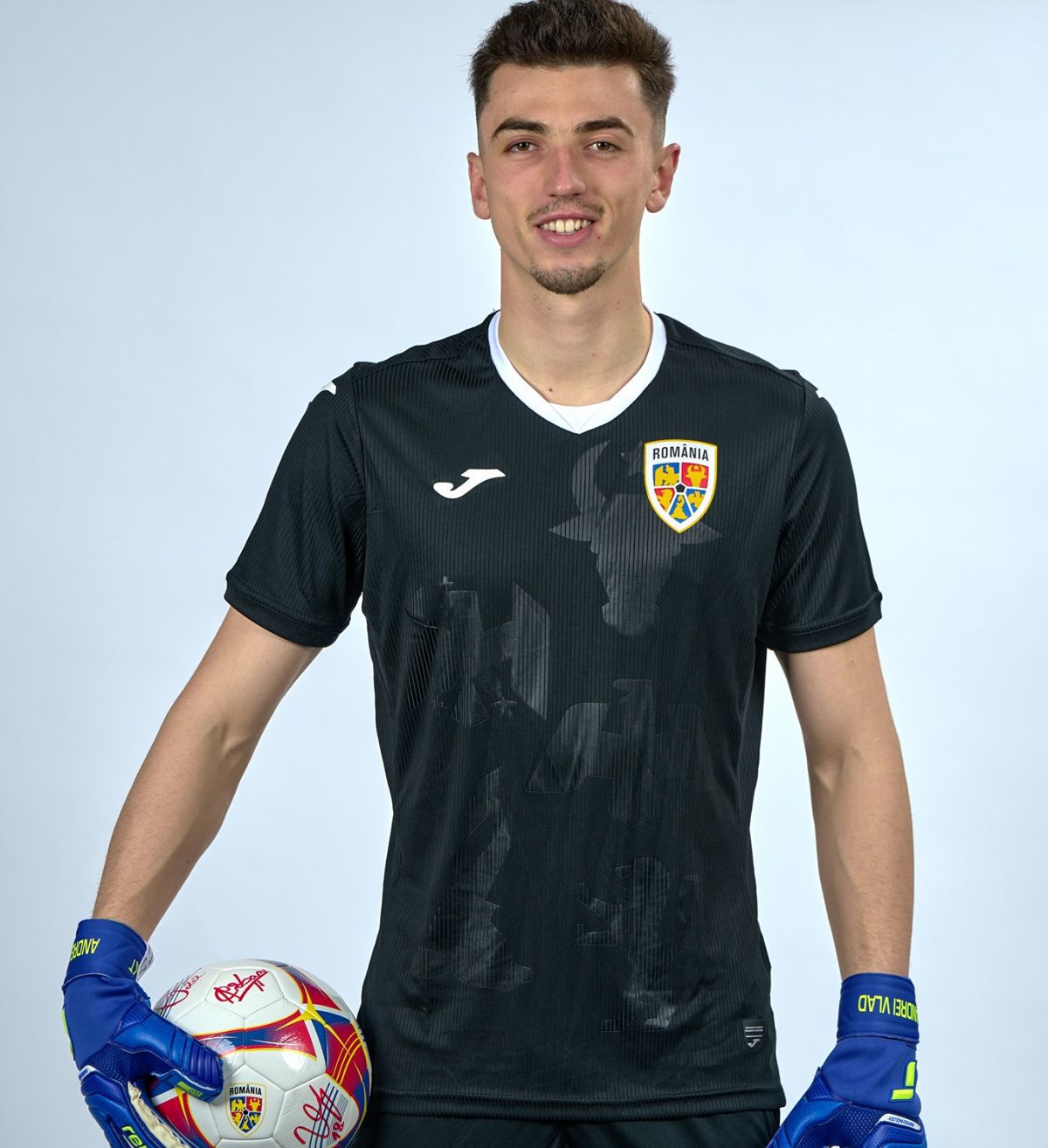 Naționala atacă Mondialul cu un echipament nou! Imagini de la lansarea tricourilor