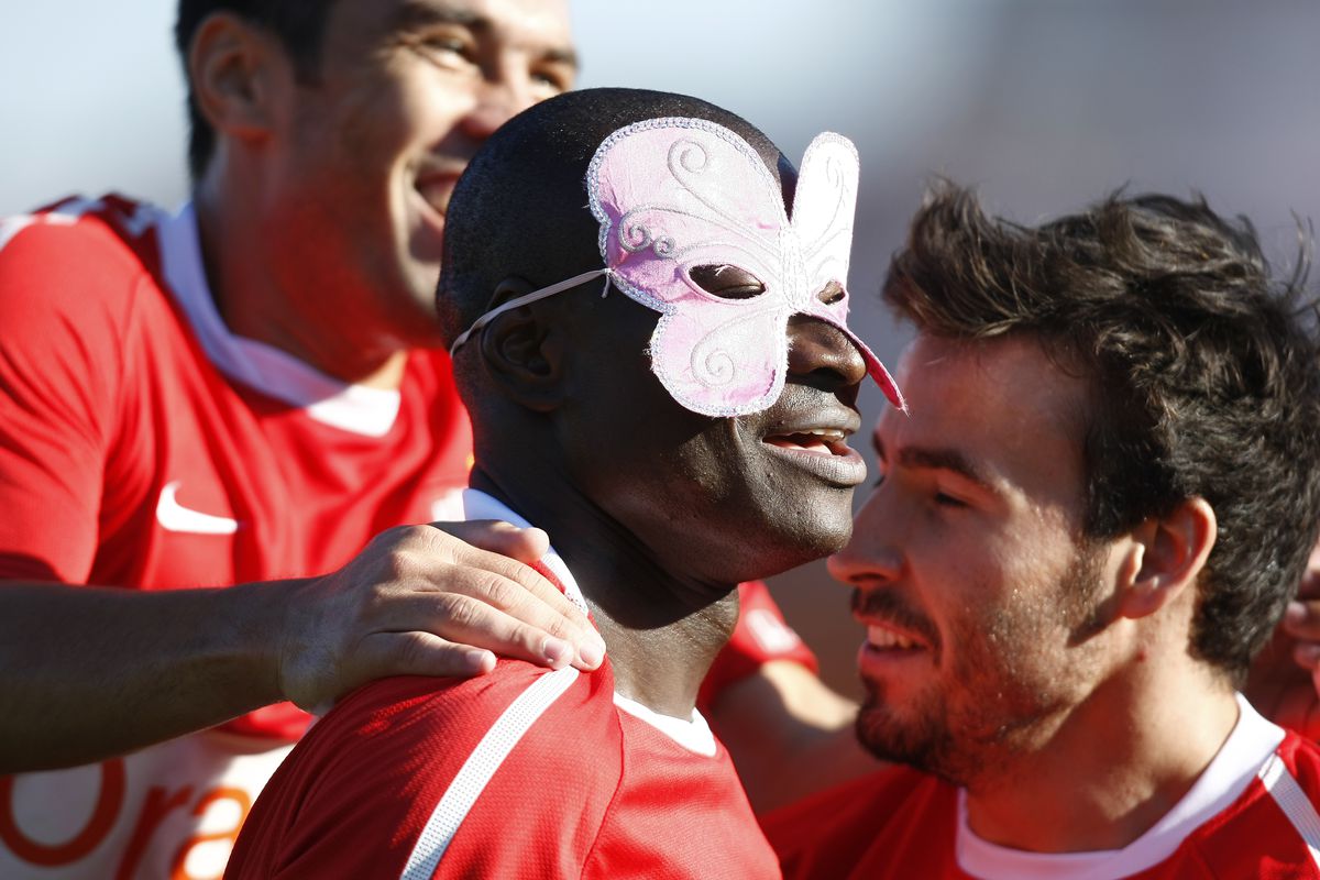 Ousmane N'Doye la 44 de ani » Palme în serie în vestiar, o înțelegere haioasă cu Șumudică și cum s-a rătăcit în Poiana Brașov: „Poate s-a întâlnit cu ursul”