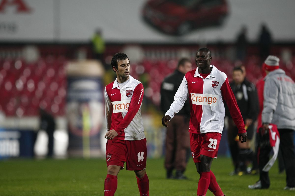 Ousmane N'Doye la 44 de ani » Palme în serie în vestiar, o înțelegere haioasă cu Șumudică și cum s-a rătăcit în Poiana Brașov: „Poate s-a întâlnit cu ursul”