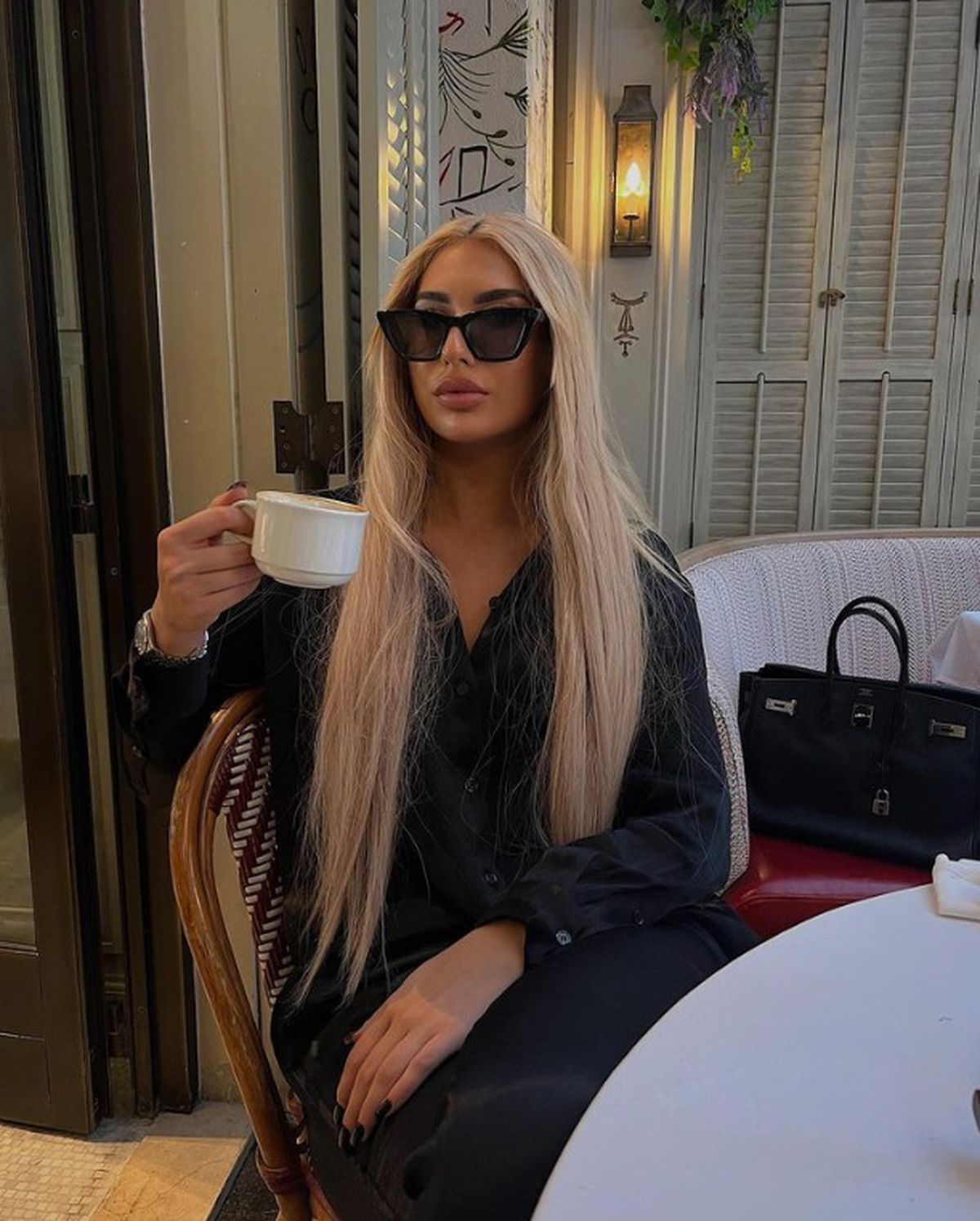 Sarah Dumitrescu, asaltată de fani în Congo! Isterie în tribune după ce și-a dat tricoul jos