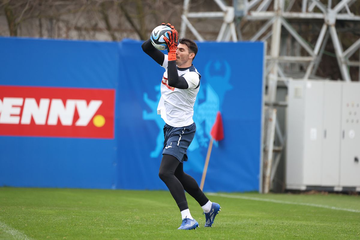 Imagini din cantonamentul naționalei României