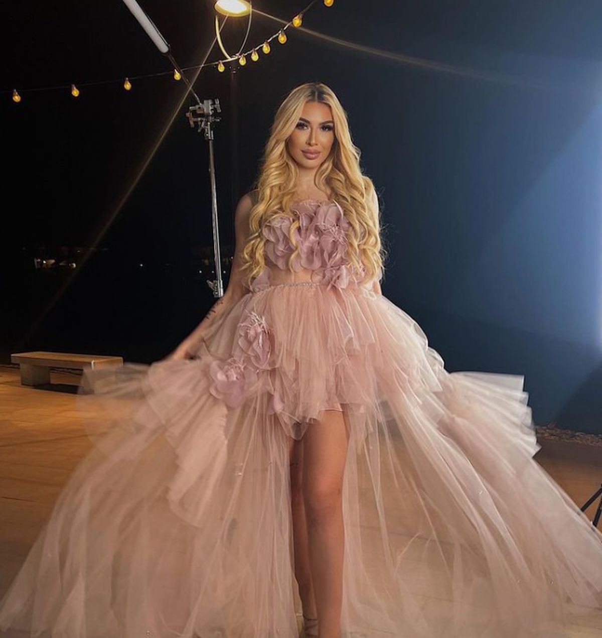 Sarah Dumitrescu, asaltată de fani în Congo! Isterie în tribune după ce și-a dat tricoul jos