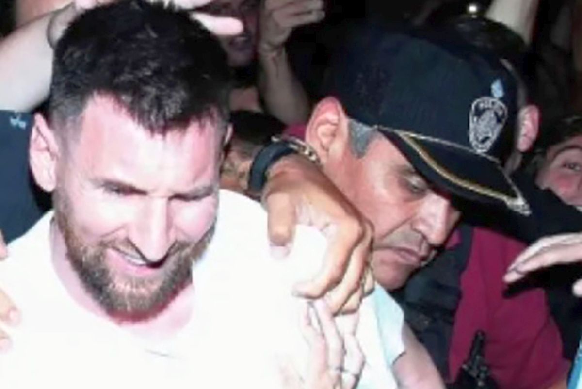 Leo Messi a creat isterie în Argentina » Scos cu poliția din restaurant