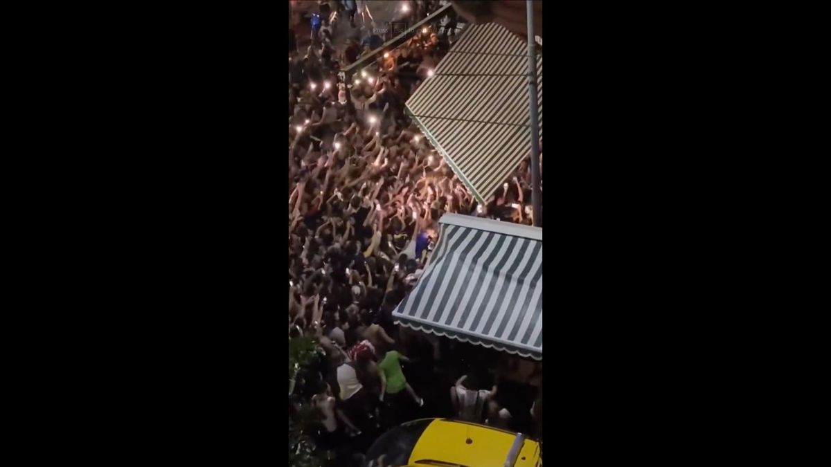 Leo Messi a creat isterie în Argentina » Scos cu poliția din restaurant