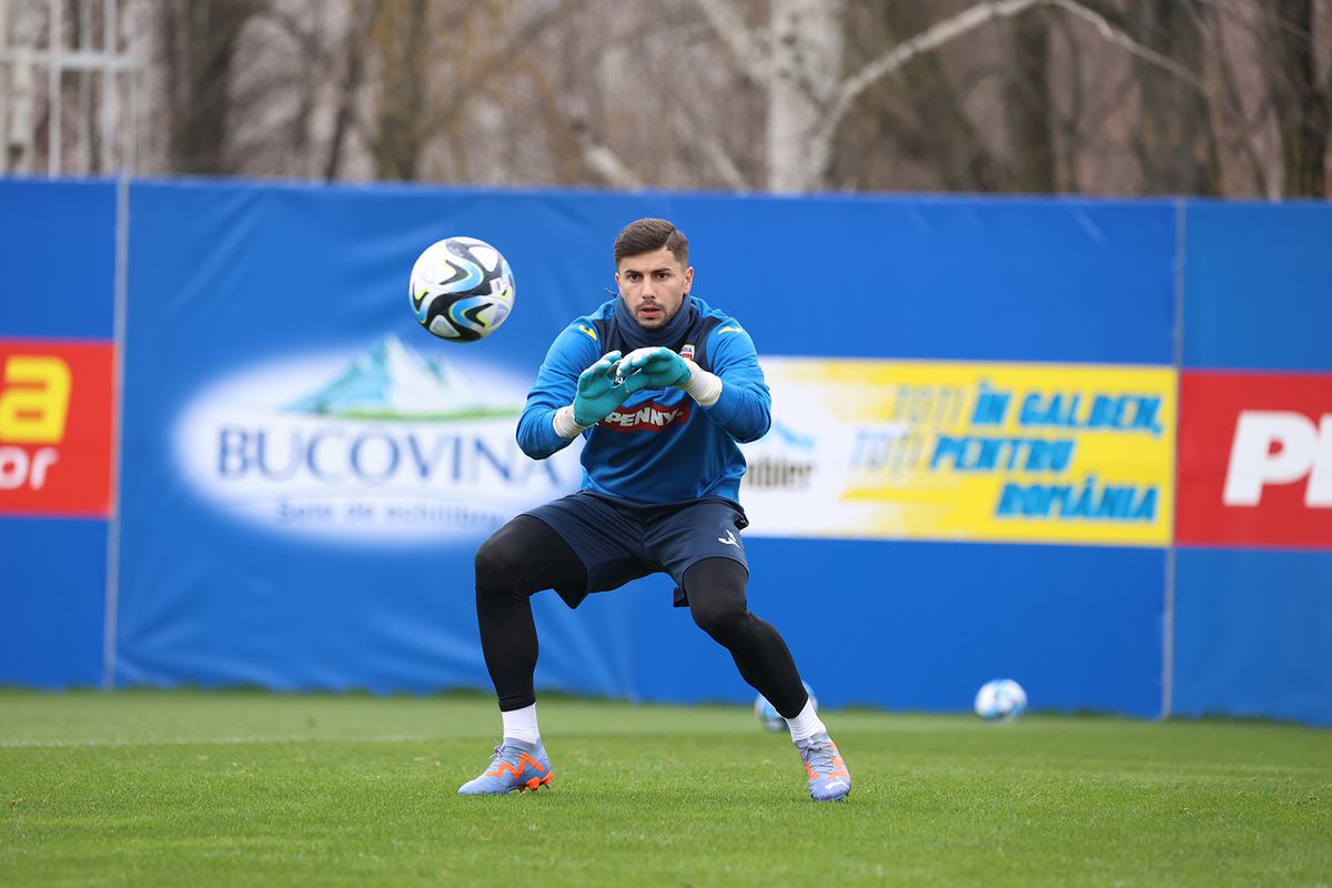 Imagini din cantonamentul naționalei României