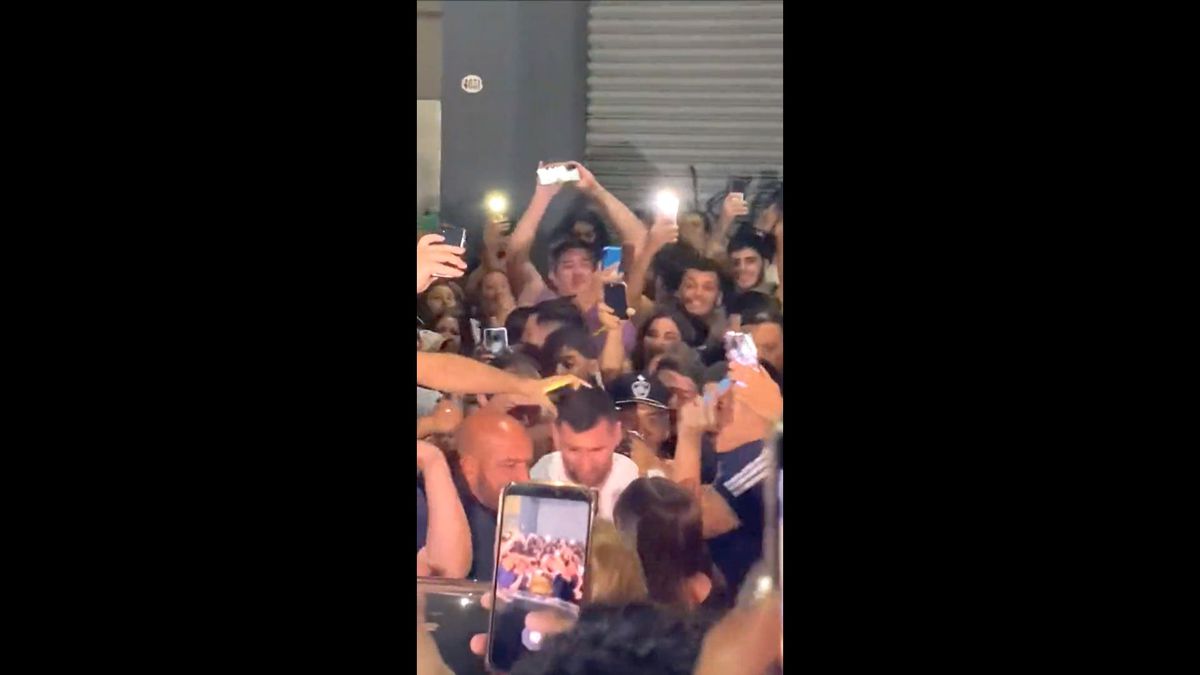 Leo Messi a creat isterie în Argentina » Scos cu poliția din restaurant