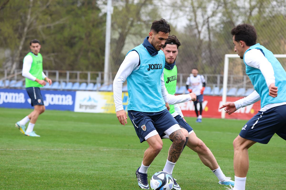 Ce au remarcat fanii în imaginile publicate de FRF din cantonamentul naționalei: „Fir-ar mama ei de performanță!”