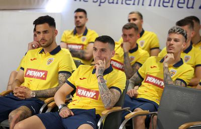 Ce au remarcat fanii în imaginile publicate de FRF din cantonamentul naționalei: „Fir-ar mama ei de performanță!”