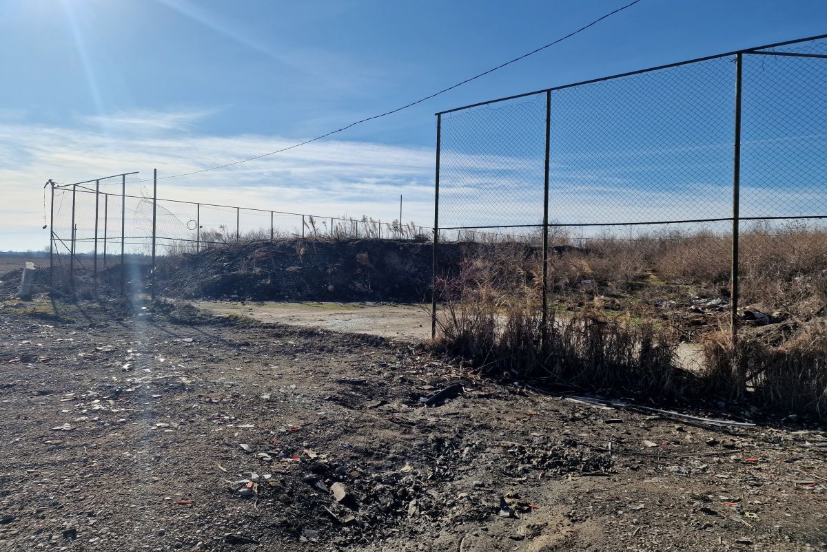 Magazin cu murături și barăci fără autorizație în baza sportivă de 300.000 de euro!