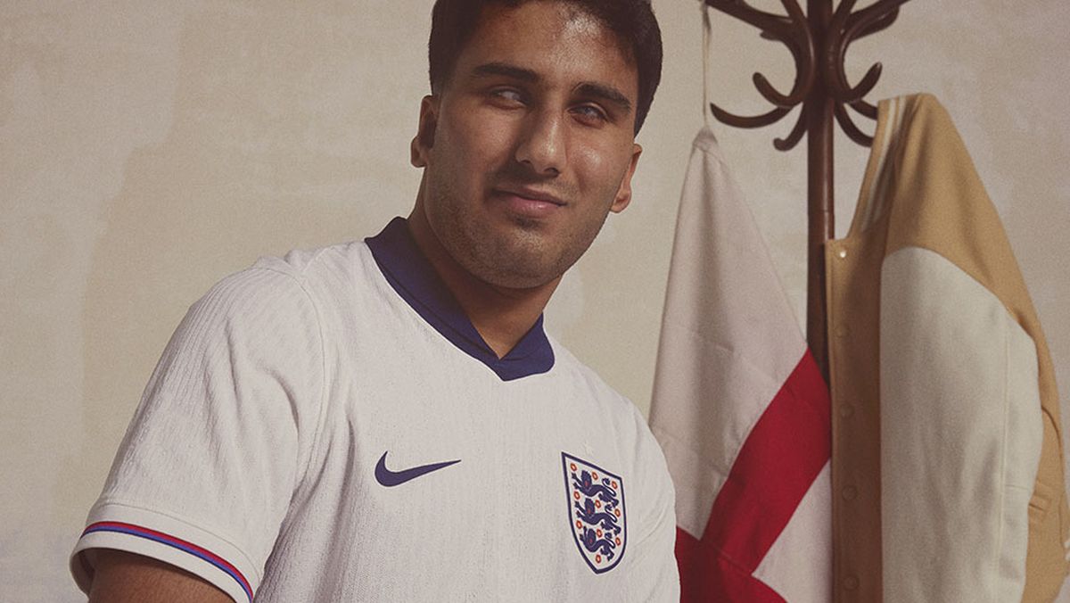 Noul echipament al Angliei stârnește controverse » Ideea „jucăușă” a celor de la Nike l-a înfuriat pe cel mai selecționat fotbalist