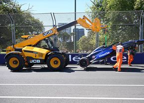 Weekend de coșmar pentru echipa din Formula 1: un singur pilot în cursă, celălalt scos cu „forța” pe tușă!