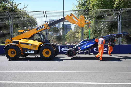 Monopostul lui Alex Albon, îndepărtat de pe circuit // foto: Imago Images