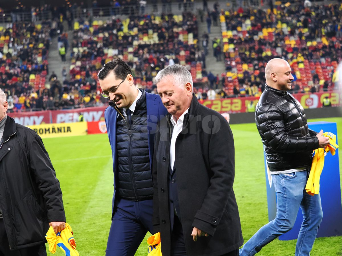 Întâlnire de gradul zero la România - Irlanda de Nord: ce au făcut Gică Hagi și Răzvan Burleanu pe gazon