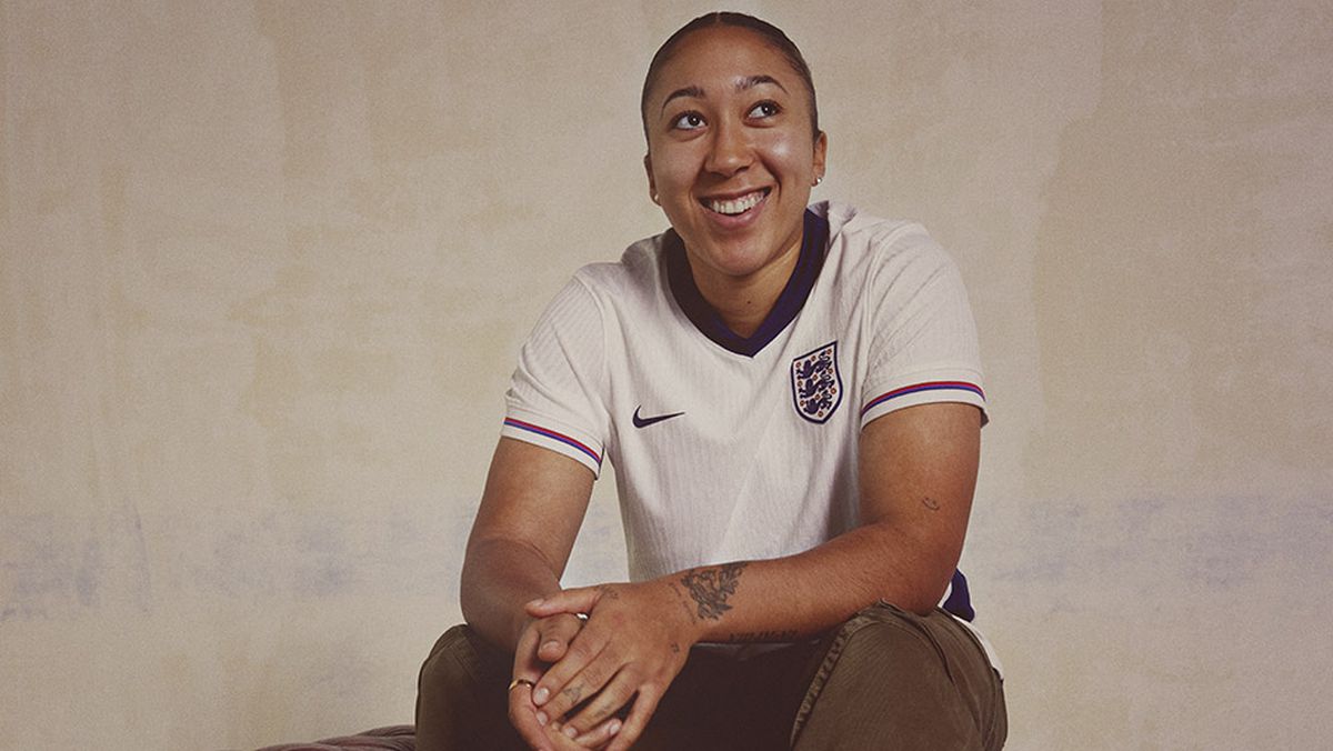 Noul echipament al Angliei stârnește controverse » Ideea „jucăușă” a celor de la Nike l-a înfuriat pe cel mai selecționat fotbalist