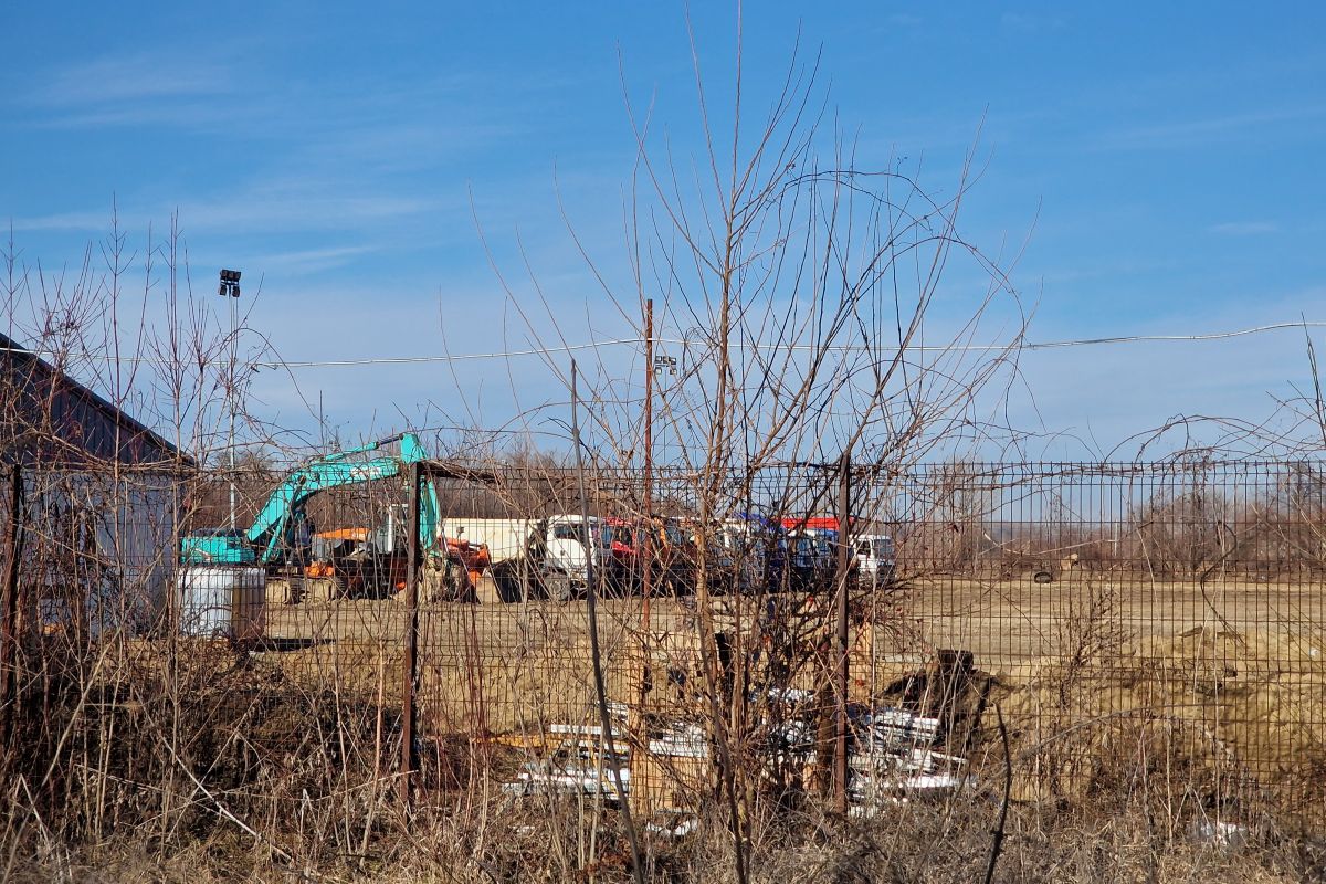 Magazin cu murături și barăci fără autorizație în baza sportivă de 300.000 de euro!