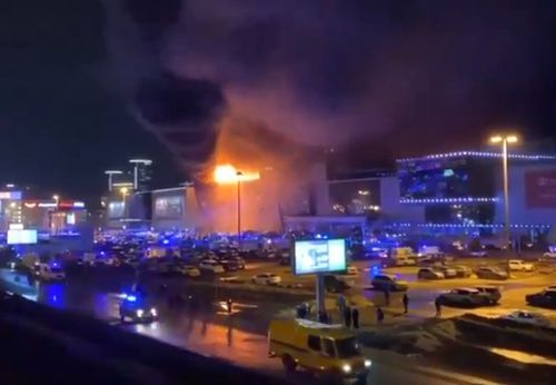 Un grup de bărbați a deschis focul în timpul unui concert susținut în sala Crocus din Krasnogorsk, la periferia capitalei Moscova. Cel puțin 40 de persoane au murit. Toate evenimentele sportive din zonă au fost anulate.