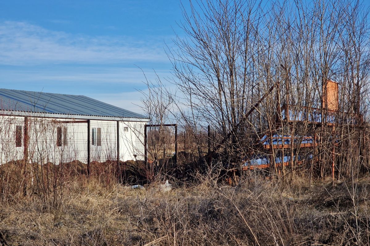 Magazin cu murături și barăci fără autorizație în baza sportivă de 300.000 de euro!