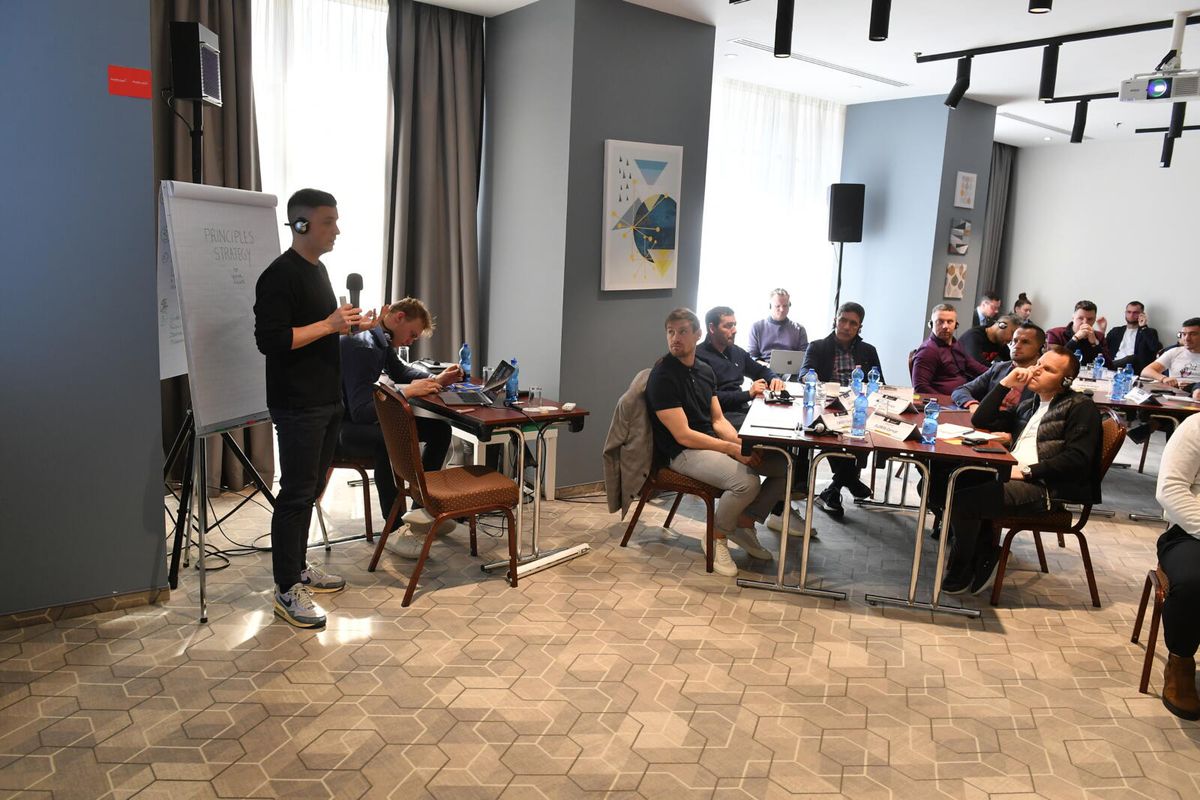 Imagini tari de la FRF » Ionuț Luțu și Gabi Tamaș, printre cursanții celui mai nou program