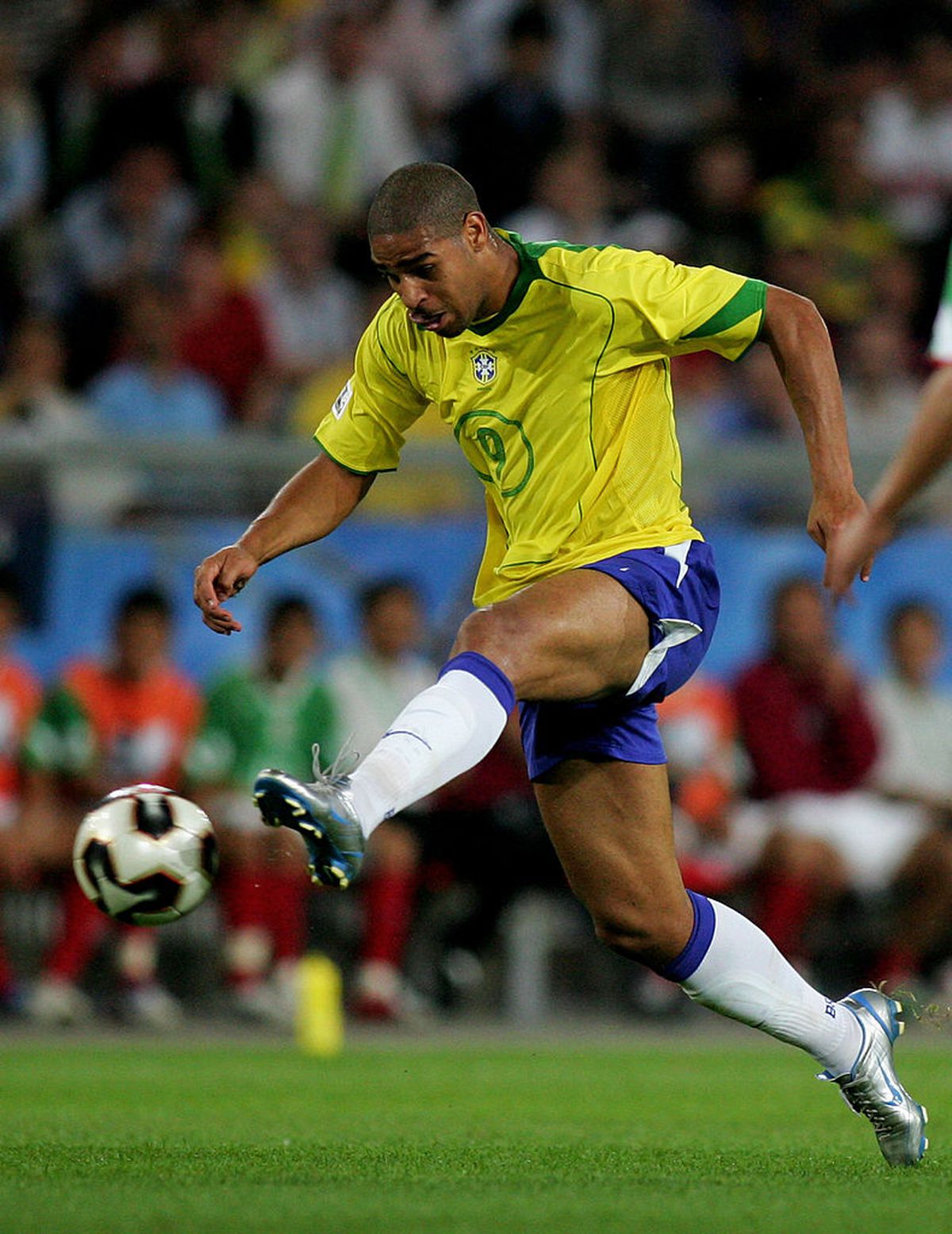 „Rambo”, Adriano și o braziliancă intră într-un bar din Rio » Nu e banc, e clipul care „a rupt” internetul!