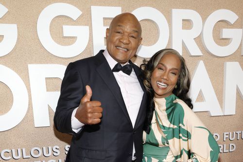 George Foreman și Sonja Sohn, cea care o joacă pe mama sa în filmul Big George Foreman/Foto: Imago Images