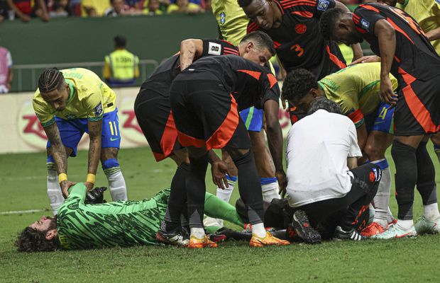 Ciocnire înspăimântătoare » A suferit o comoție cerebrală și nu joacă marți în Clasico!