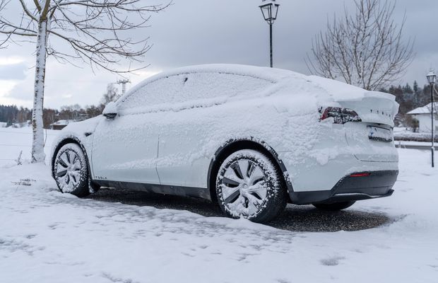Un nou studiu demontează cel mai mare mit despre mașinile electrice pe timpul iernii: „Datele obținute sunt esențiale!”