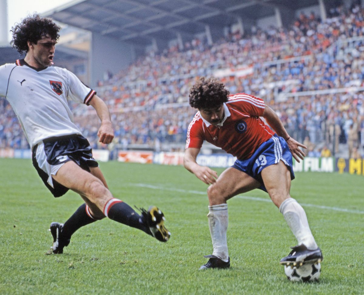 Carlos Caszely - Augusto Pinochet