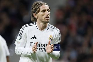 Nemaivăzut în Champions League! Luka Modric a jucat prima oară pe „Emirates” înainte ca adversarul lui să fie născut